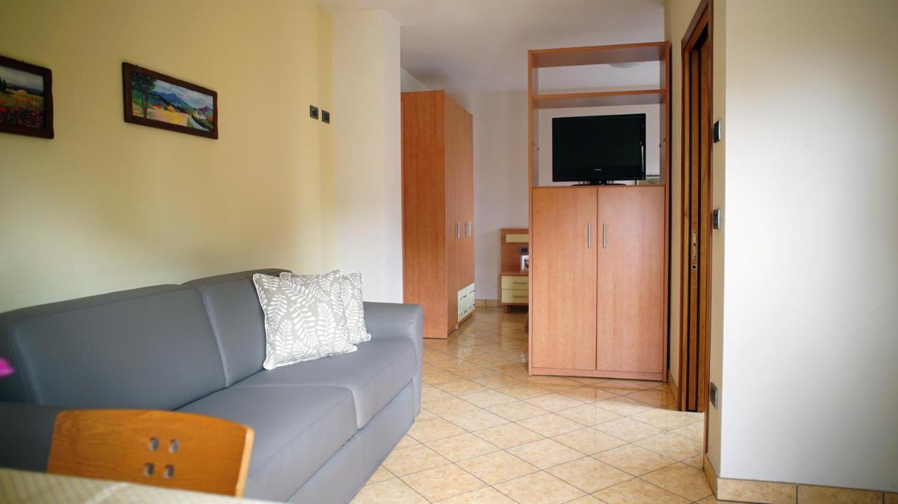 Hotel Emi Lippo Extérieur photo