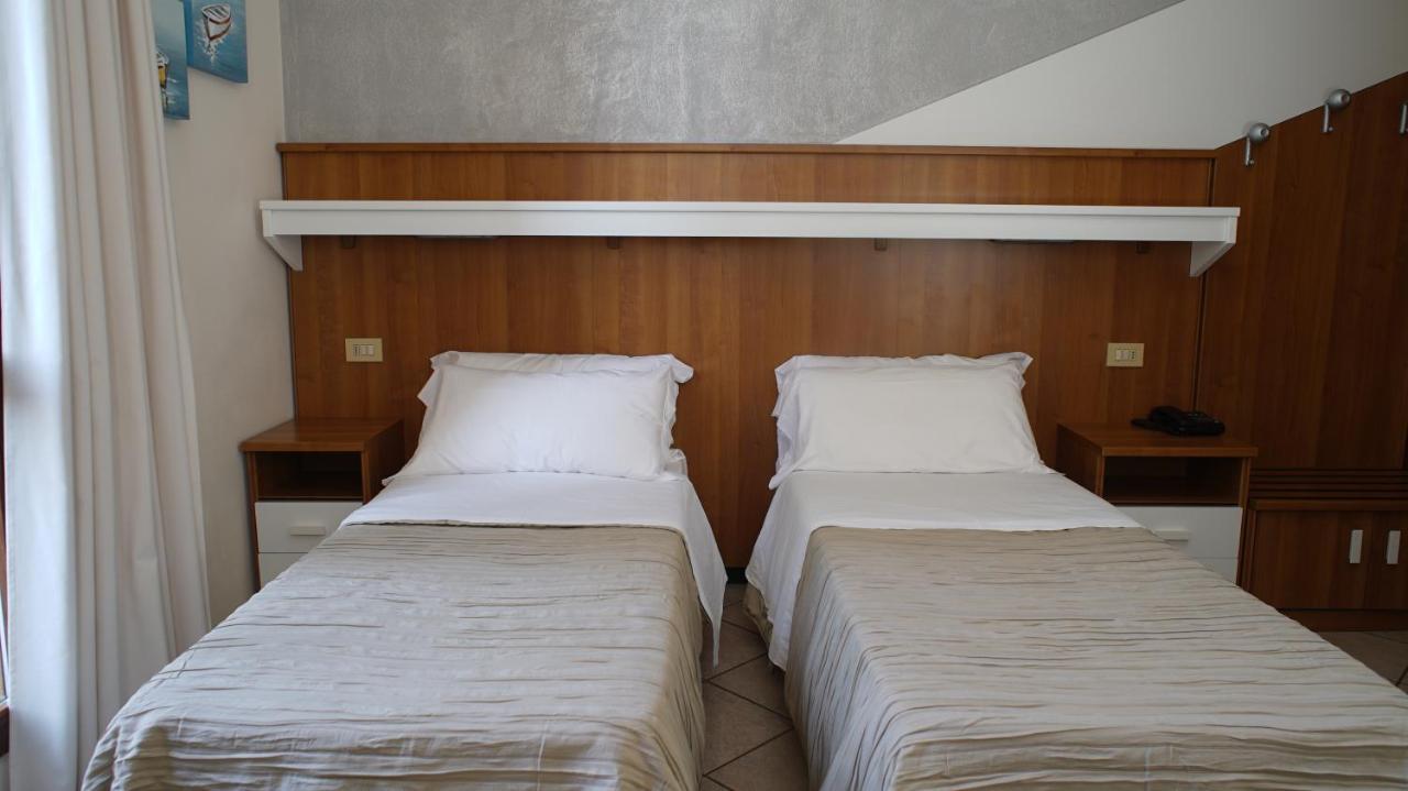 Hotel Emi Lippo Extérieur photo
